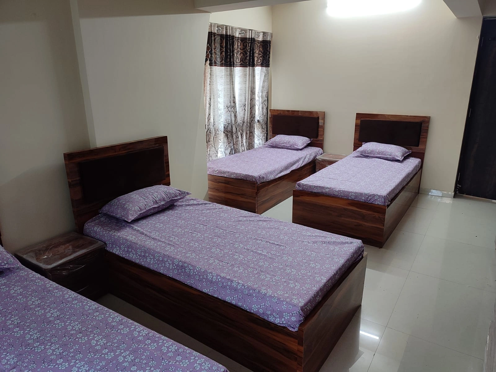 4 BHK Flat for PG in Goregaon West