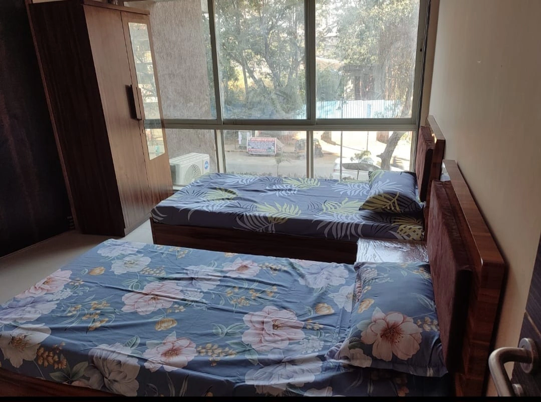 4 BHK Flat for PG in Goregaon West