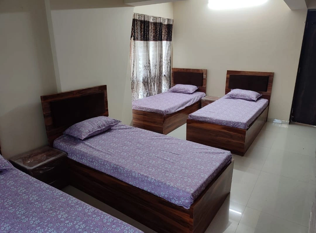 4 BHK Flat for PG in Goregaon West