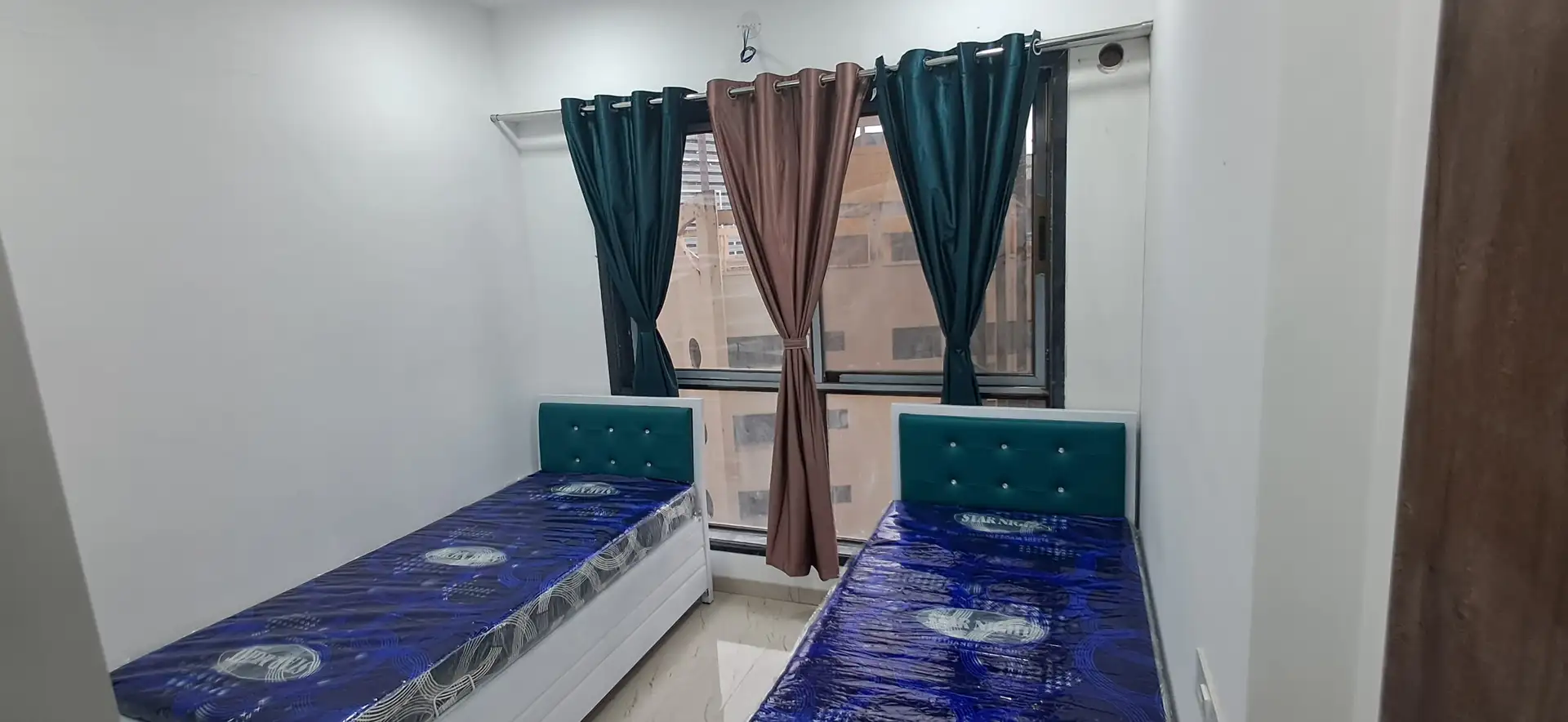 Single Room Boys only Flat for PG in Nemi Bhavan, Goregaon West