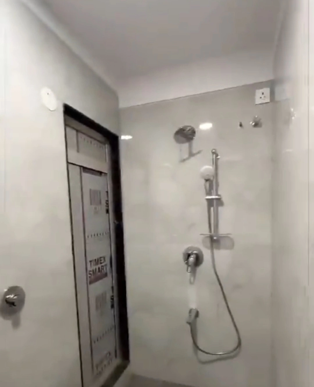 2 BHK Flat for Rent in Laxmi Shrusthi Tower , Goregaon West